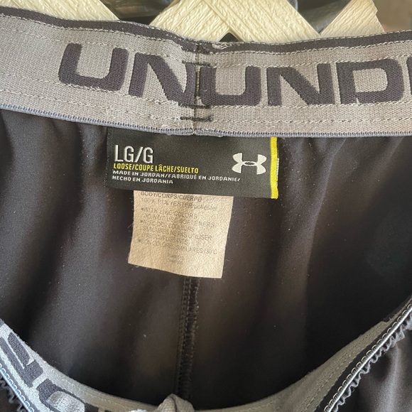 Under Armour running shorts - Picture 4 of 5
